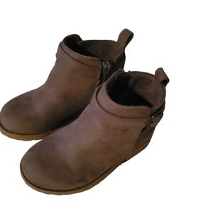 Brown ankle boots